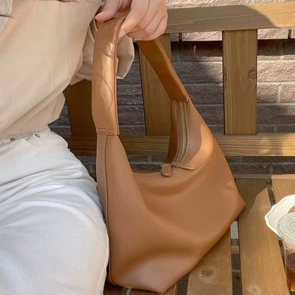 Relaxed Leather Shoulder Bag with Zip Closure