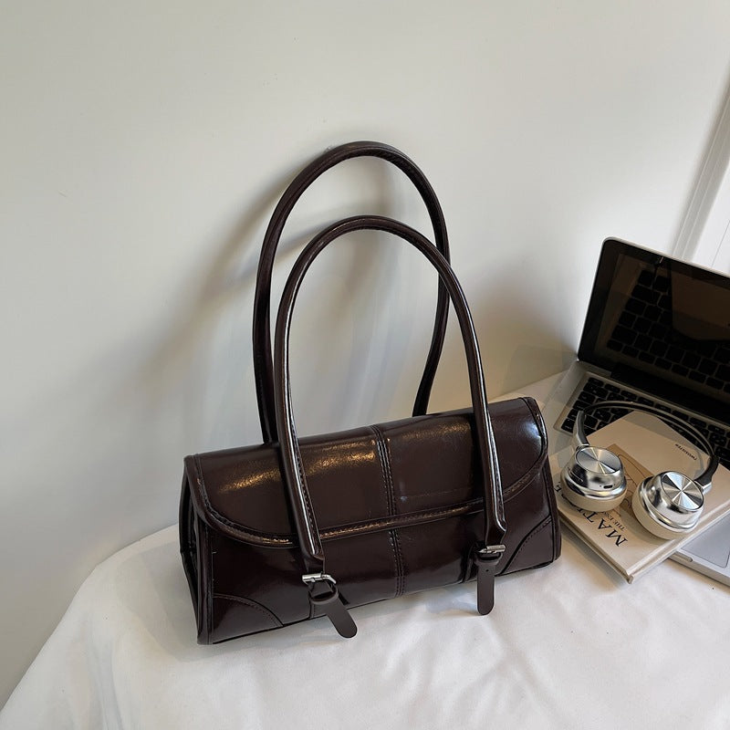 Retro Leather Shoulder Bag with Flap Closure and Buckle Detail
