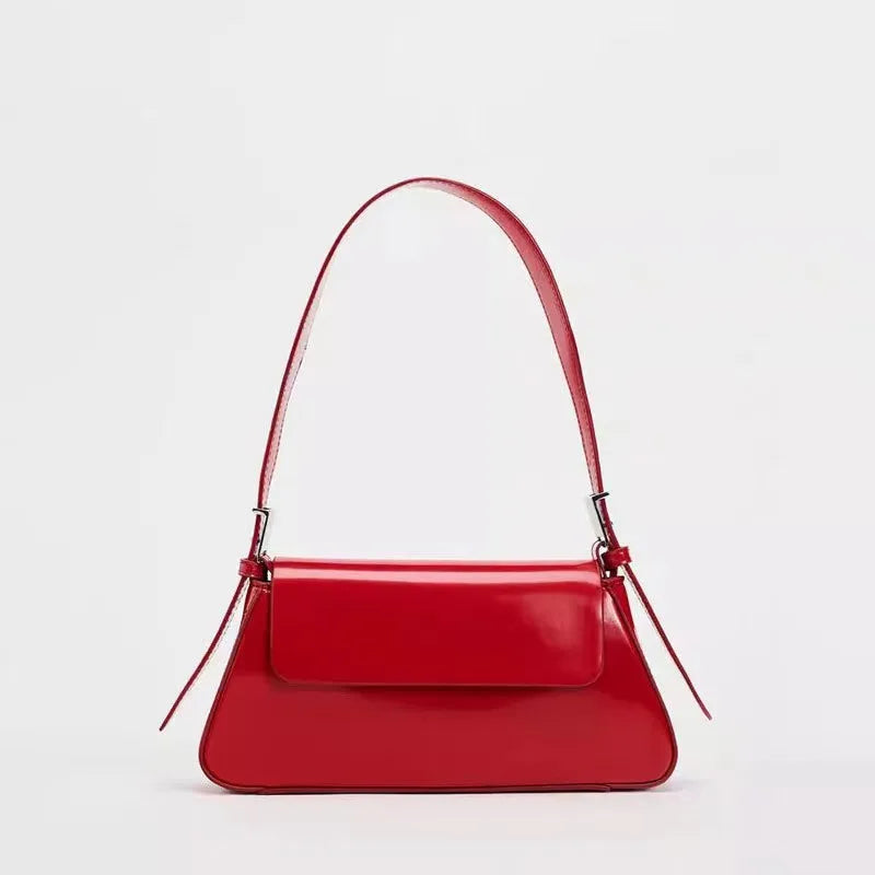 Sleek Leather Shoulder Bag with Flap Closure
