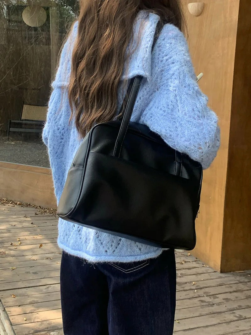 Sleek Leather Shoulder Bag with Zip Top