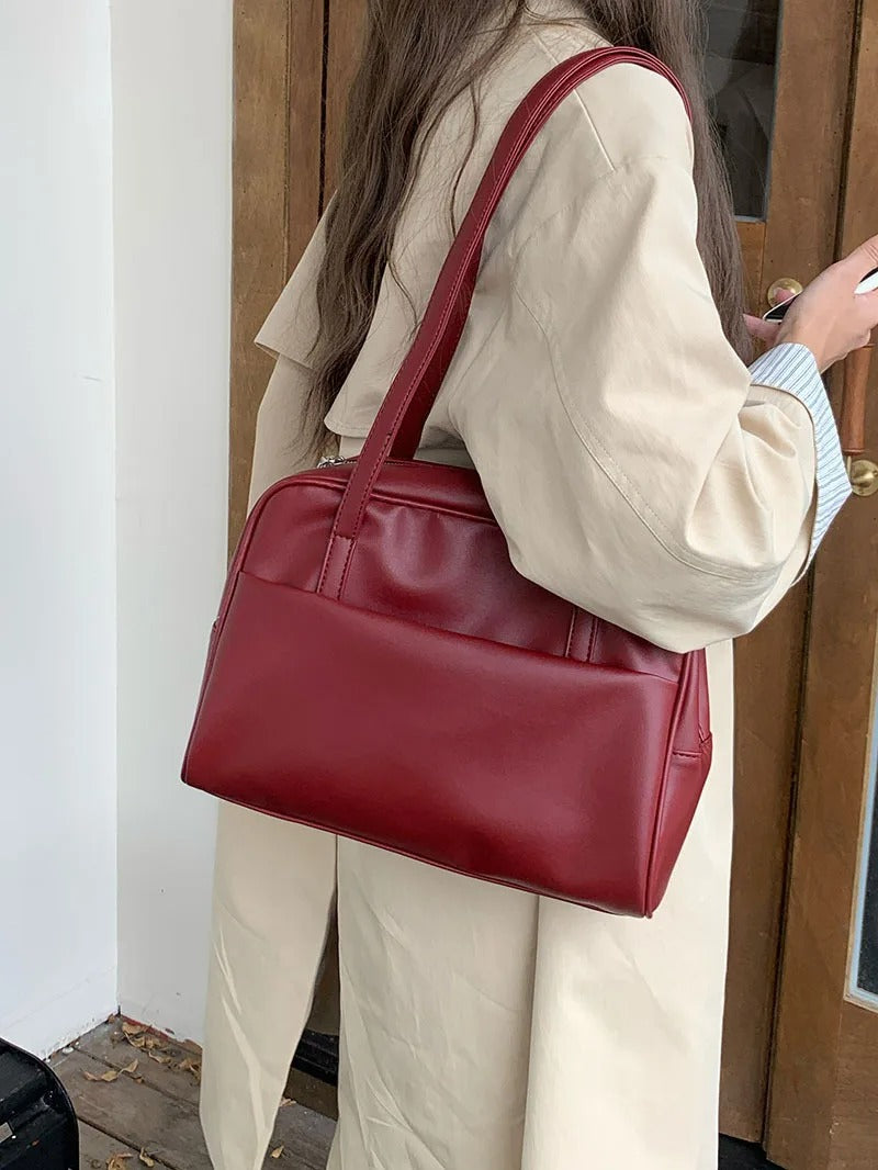 Sleek Leather Shoulder Bag with Zip Top